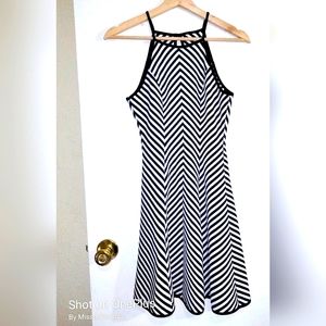 Monteau Black & White Stripped Above Knee Swinging Dress w/ Back KeyHole Closure